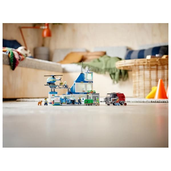 LEGO City policijska stanica 60316 3