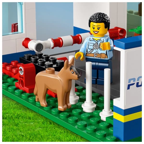 LEGO City policijska stanica 60316 9