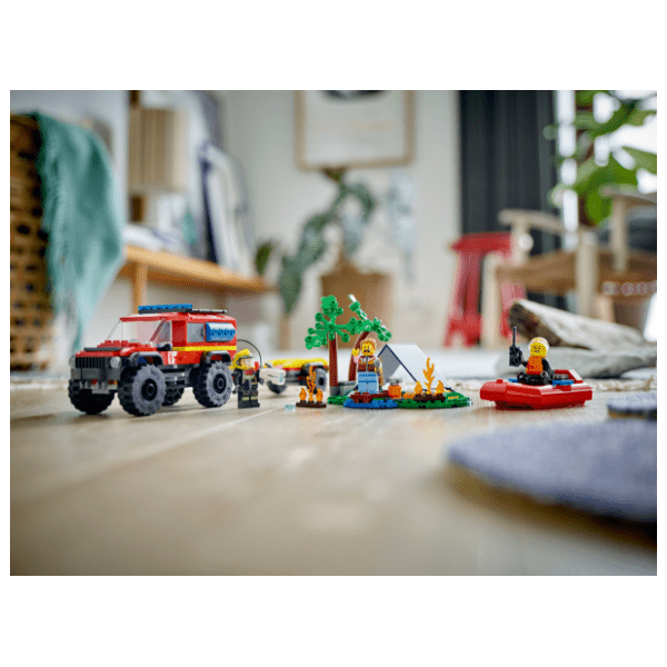 LEGO City vatrogasni kamion 4x4 s čamcem za spasavanje 60412 4