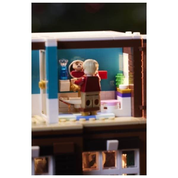 LEGO Ideas Sam u kući 21330 4
