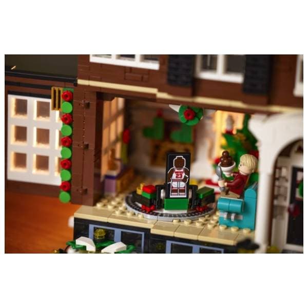 LEGO Ideas Sam u kući 21330 6
