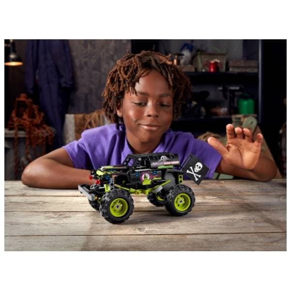LEGO Technic Monster Jam Grave Digger 42118 5