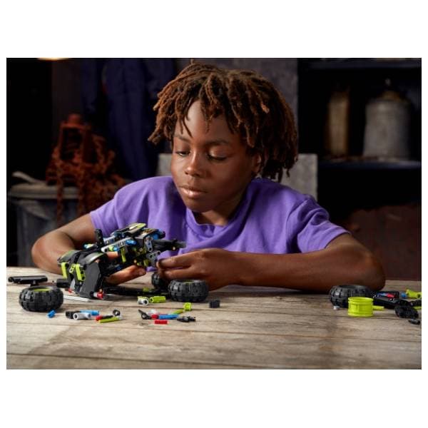 LEGO Technic Monster Jam Grave Digger 42118 6