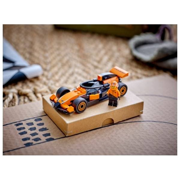 LEGO City F1 vozač sa McLaren formulom 60442 5