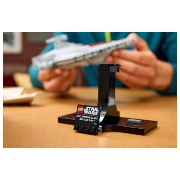 LEGO Star Wars jurišni brod klase Aklamator 75404 4