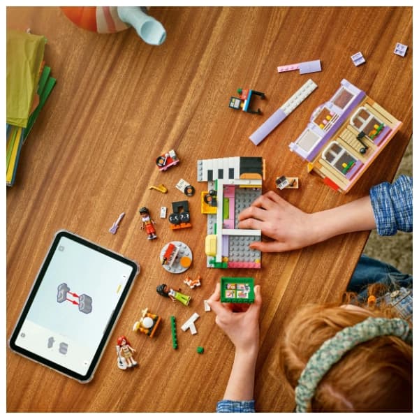 LEGO Friends muzička prodavnica i stan 42653 3