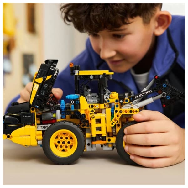 LEGO Technic Volvo L120 električni utovarivač 42209 3