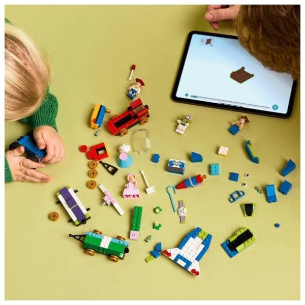 LEGO Disney voz za proslavu i RC automobil iz priče o igračkama 43264 3