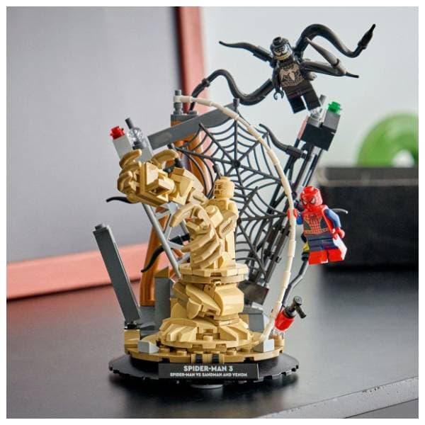 LEGO Marvel Spajdermen protiv Sendmena i Venoma 76334 3