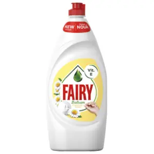 Deterdžent za posuđe FAIRY chamomile & vitamin E 900ml slide slika