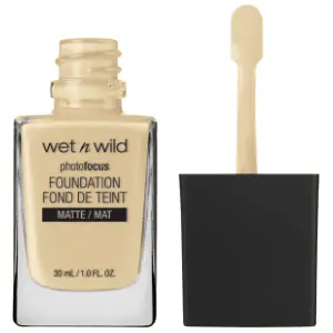WET N WILD Photo focus tečni puder E365C soft beige 30ml slide slika